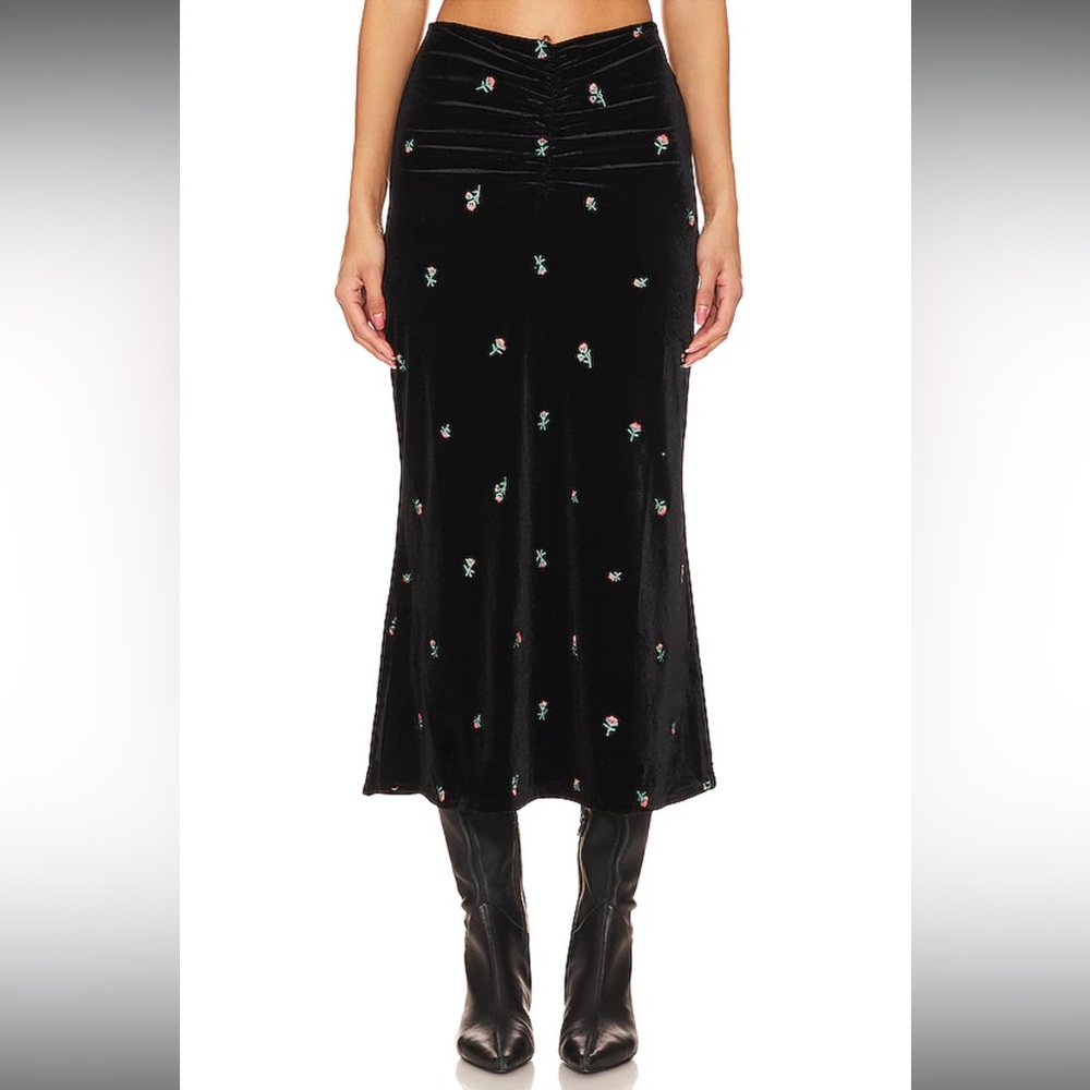WEWOREWHAT Embroidered Velvet Ruched Midi Skirt